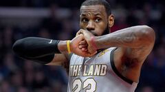 LeBron: otra exhibición y décima temporada de 2.000 puntos