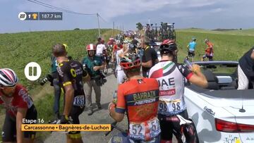 Momento de caos en el Tour: el pelotón parado por las protestas de los agricultores