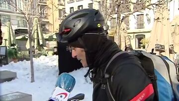 Es viral en Europa: ciclista desafió a la nieve y pasó esto...