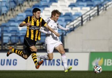 Odegaard marcó su primer tanto oficial con el Real Madrid Castilla ante el Barakaldo.