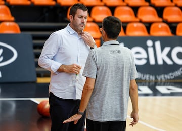 23/09/24  BALONCESTO ENTRENAMIENTO DEL VALENCIA BASKET - 
LUIS ARBALEJO - PEDRO MARTINEZ