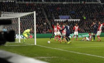 Secuencia del gol anulado a Godín