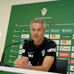 Escribá: "No hago el once pensando en los egos, sino en el equipo"