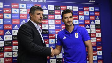 Alanis en su presentaci&oacute;n con el Oviedo. 