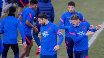 Vrsaljko, De Paul y Felipe, los dos primeros son titulares hoy en el Camp Nou.