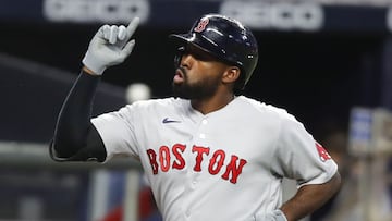 Los Boston Red Sox intercambiaron a Hunter Renfroe con los Milwaukee Brewers para tener a Jackie Bradley Jr. de vuelta luego de una temporada.