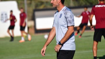 Víctor Sánchez del Amo dirigiendo un entrenamiento.