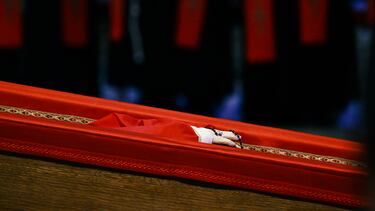 El cuerpo del Papa Francisco reposa en la Basílica de San Pedro el 23 de abril de 2025 en la Ciudad del Vaticano.