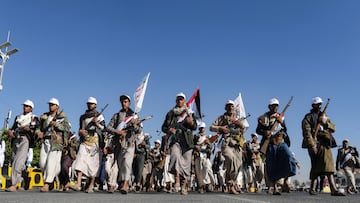 Newly recruited fighters who joined a Houthi military force intended to be sent to fight in support of the Palestinians in the Gaza Strip, march during a parade in Sanaa, Yemen December 2, 2023. REUTERS/Khaled Abdullah