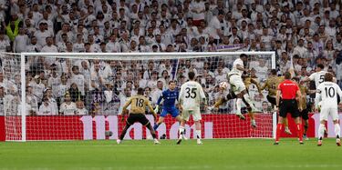 3-3. Córner que remata Aurelien Tchouameni y Álex Remiro, pese a ir al centro el balón, no puede evitar que suba el tercer tanto del Real Madrid.