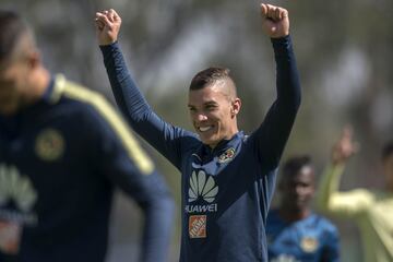 Pese a que llegó Joe Corona, el colombiano se perfila para mantenerse como titular. 