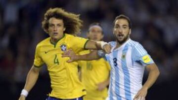 David Luiz e Higua&iacute;n.