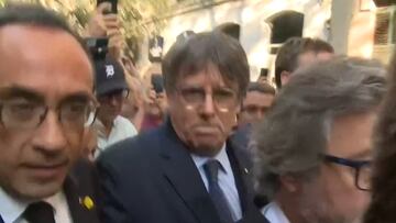 El angustioso momento en vídeo en el que Puigdemont reaparece en los aledaños del Parlament