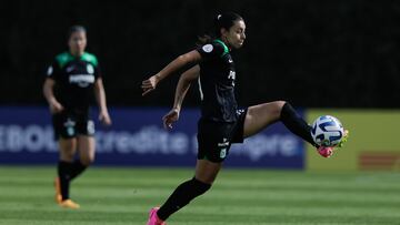 Yoreli Rincón de Atletico Nacional ante Palmeiras