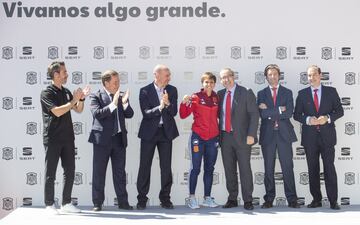 El director general de SEAT España, Mikel Palomera, ha estado presente en la entrega de llaves a las jugadoras y se ha mostrado "convencido de que la Selección femenina dará muchas alegrías a los aficionados en Francia".