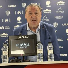 Lasaosa: “En el Huesca ha faltado fútbol y han sobrado corbatas”