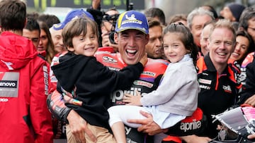 Aleix subio al podio del a?o pasado en Montmel¨® a sus hijos, M¨ªa y Max.