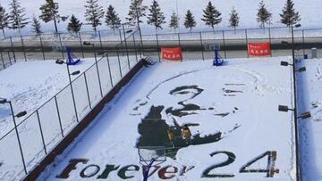 Homenaje a Kobe en China: su cara sobre la nieve