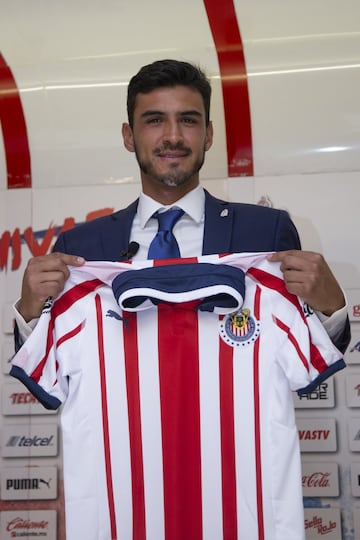 El XI tipo de Chivas para el Apertura 2019 de Liga MX