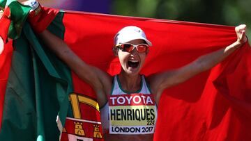 In&eacute;s Henriques celebra su &eacute;xito. 