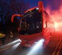 El autocar del Liverpool, atacado en Mánchester