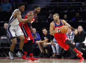 Gary Neal y Stanley Johnson.