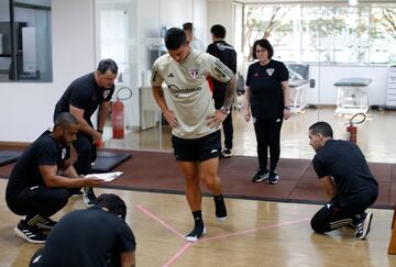 James Rodríguez, volante colombiano, en su primer entrenamiento con Sao Paulo.