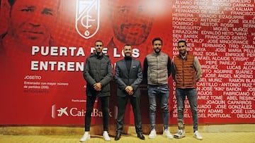 Diego Martínez, junto a Víctor Díaz, Germán y Montoro, tres de los capitanes de la primera plantilla.