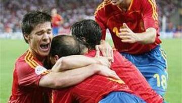 <B>EL MEJOR.</B> La salida de Cesc fue determinante. Fue el mejor de la Selección, el socio perfecto de Xavi y Xabi Alonso.