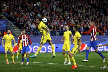 Griezmann lleva a octavos al Atleti en el descuento