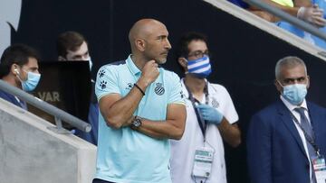 Abelardo: "Hay que dejarse la piel y en algunos suplentes no lo vi"