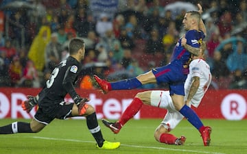 2-1. Paco Alcácer marcó el segundo gol.