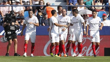 El Sevilla, celebra uno de los seis que meti&oacute; al Levante el domingo. 
 
 