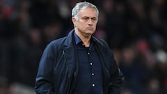 'Moaning' Mourinho should stay at Manchester United, says Scholes