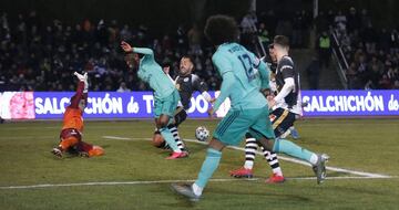 1-2. Góngora marcó en propia puerta el segundo tanto del Real Madrid.
