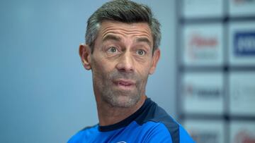 Pedro Caixinha en conferencia de prensa. 