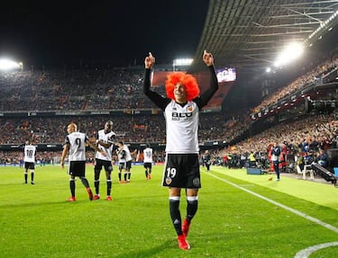 Rodrigo dice adiós al Valencia dejando momentos para la historia