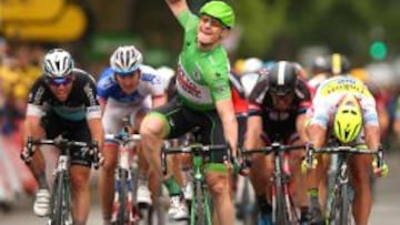 Andre Greipel se impone poderoso en el sprint de Amiens.