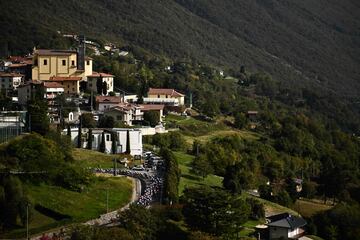 El pelotón durante el Giro de Lombardia.