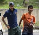 Neymar sorprende a un niño en Kuala Lumpur