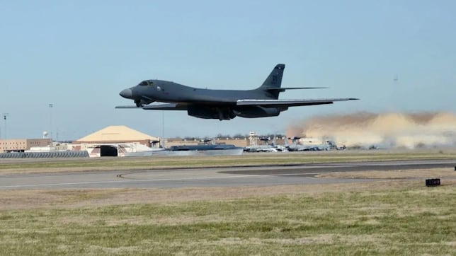 EEUU está trasladando sus bombarderos estratégicos B-1B al país enemigo histórico de China en el Pacífico