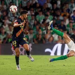 Diego Llorente vuelve a LaLiga por la puerta grande