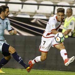 El Betis pone el punto de mira en el lateral rayista Álex Moreno