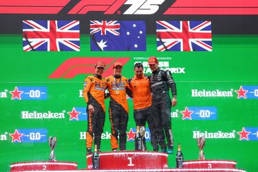 El podio del Gran Premio de China conformado por Lando Norris, Oscar Piastri y George Russell.