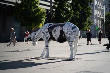 Las esculturas talladas a mano e ilustradas por diferentes artistas ya estn por las calles de Madrid. 