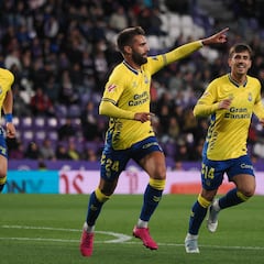 Pezzino의 골로 Las Palmas가 선두를 차지했습니다.