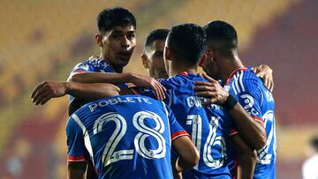 El jugador de Universidad de Chile, Darío Osorio celebra su gol contra  Universidad Católica durante el partido de Primera División disputado en el estadio Santa Laura.