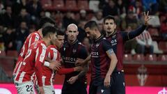 09/12/23 PARTIDO SEGUNDA DIVISION 
SPORTING DE GIJON -  LEVANTE 
 JUGADORES EN UN CORNER GRUPO 