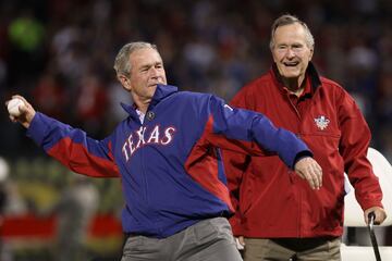 Fue copropietario del equipo de béisbol Texas Rangers (1989-1998), poco antes de derrotar a Ann Richard en las elecciones para gobernador de Texas de 1994.