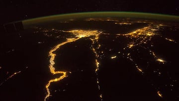 El histórico río que se ve iluminado desde el espacio cuando es de noche